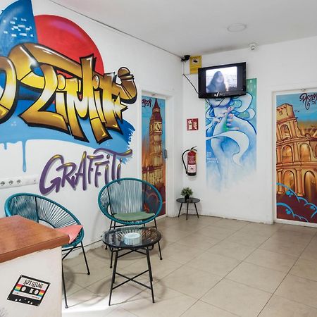 No Limit Hostel Graffiti Barcelona Luaran gambar