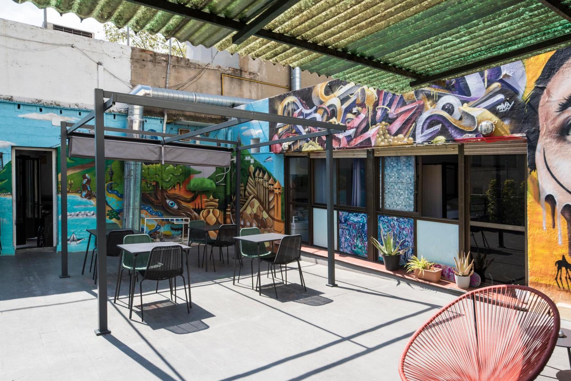 No Limit Hostel Graffiti Barcelona Luaran gambar