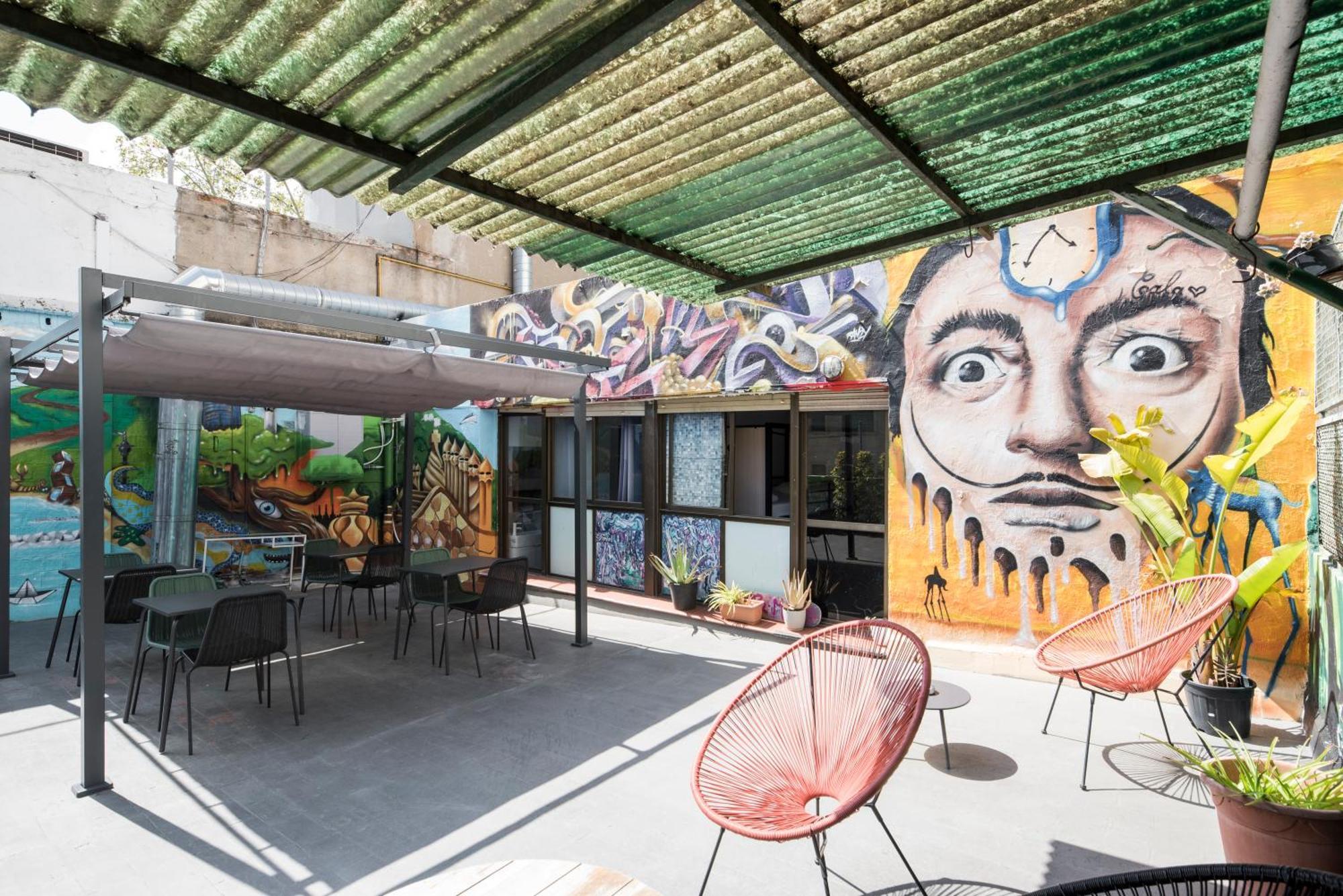 No Limit Hostel Graffiti Barcelona Luaran gambar