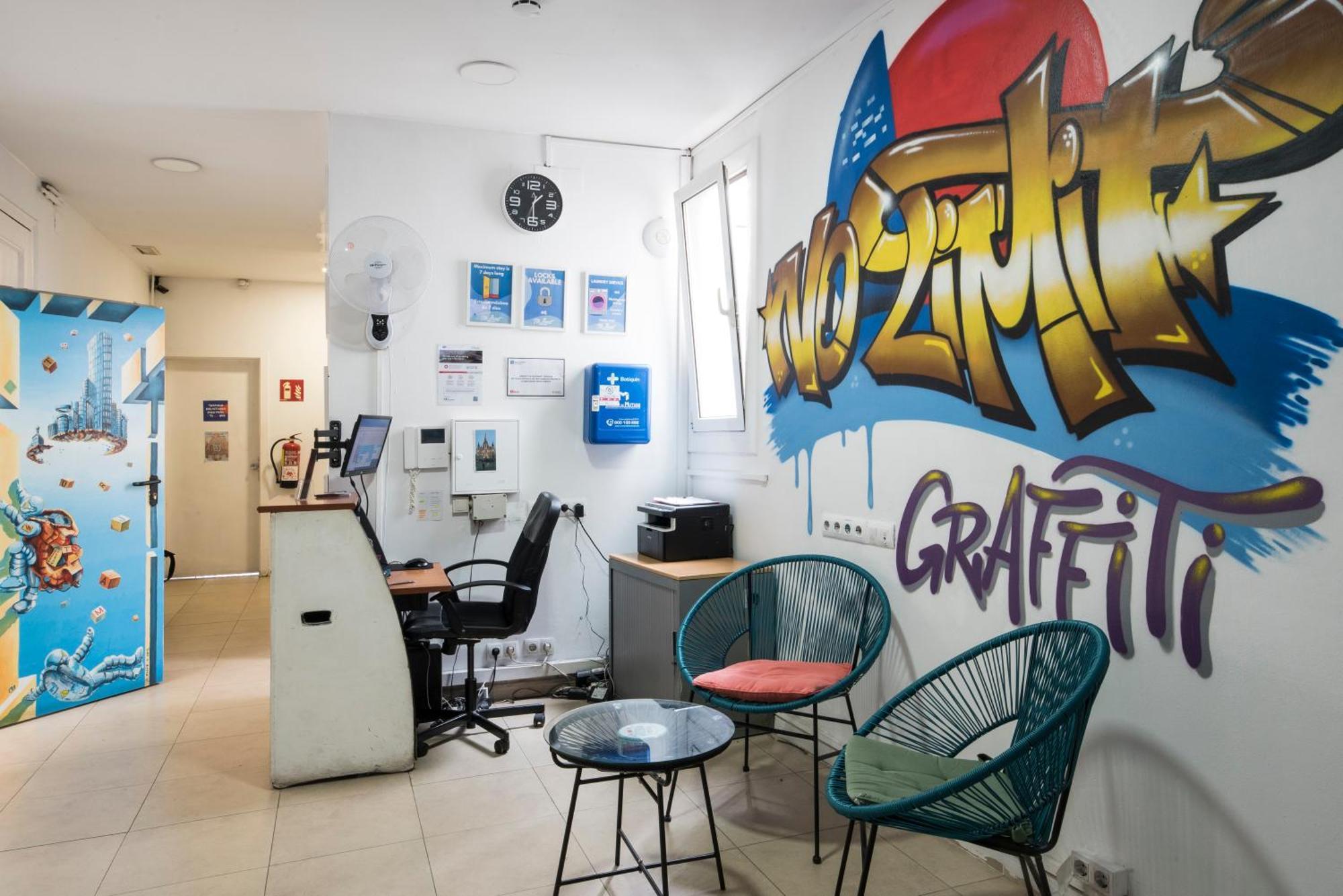 No Limit Hostel Graffiti Barcelona Luaran gambar