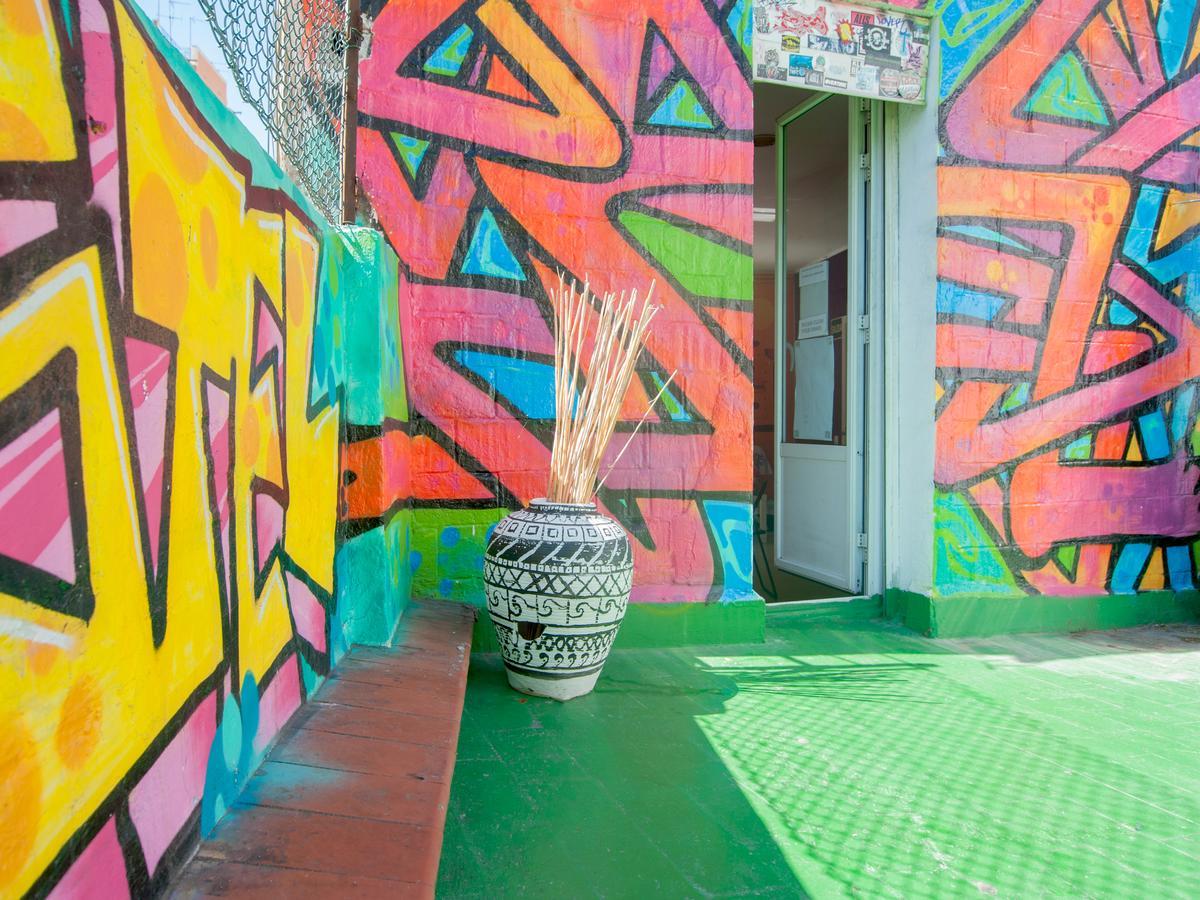 No Limit Hostel Graffiti Barcelona Luaran gambar
