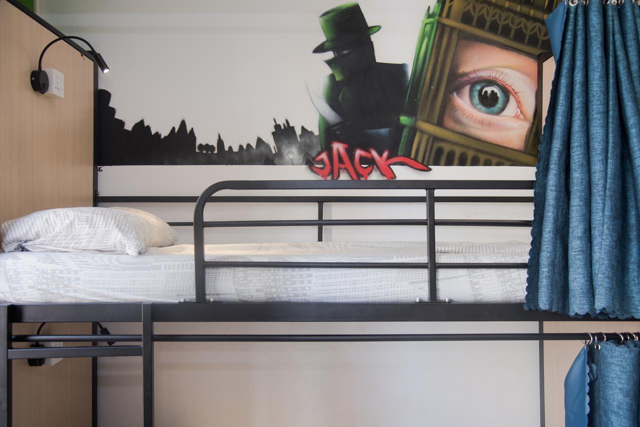 No Limit Hostel Graffiti Barcelona Bilik gambar